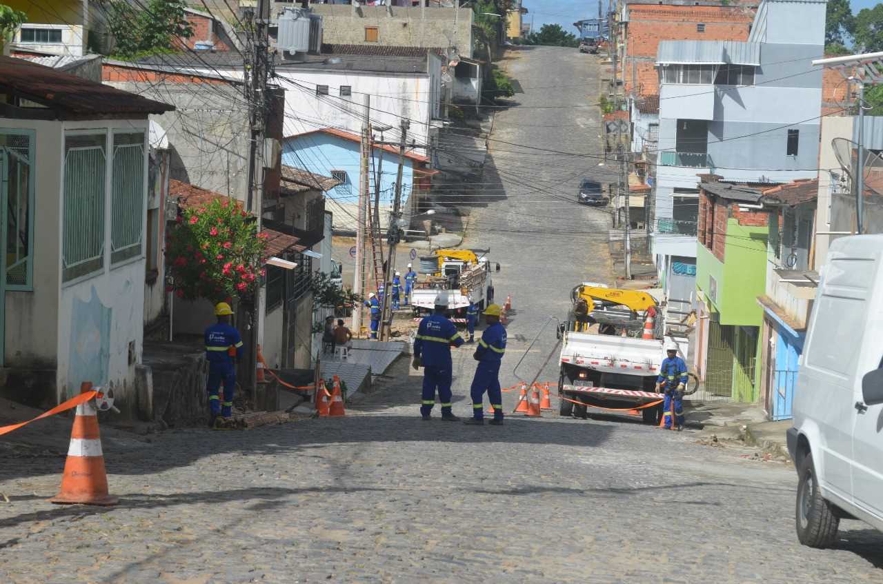 Camacã: Coelba inicia a troca de fiação e rede elétrica em pontos estratégicos da cidade
